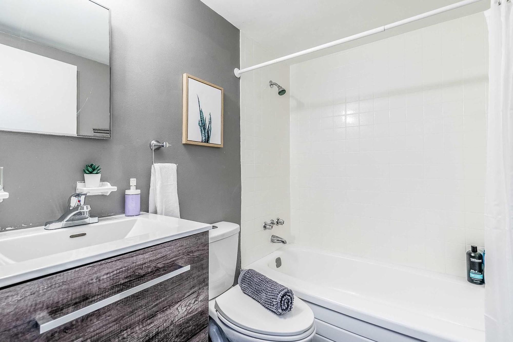 Glenview West Apartment W Patio - Near Downtown ฮามิลตัน ภายนอก รูปภาพ
